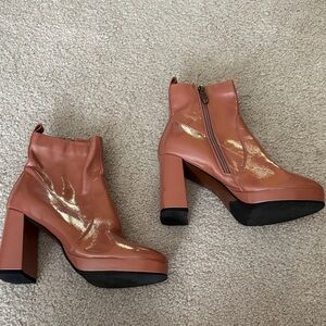 Tervolina Booties size 6
